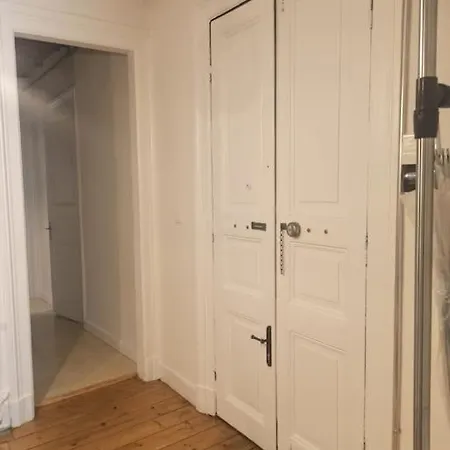Merkezi Konforlu Ve Sik *